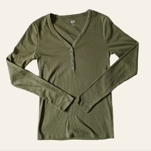 Gap Women's Long Sleeve V Neck Henley Tee